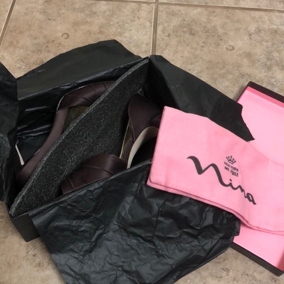 Satin Chocolate pumps - Picture 2 of 3